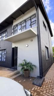 Chic Modern House on Neasden - 2085 - Bulawayo - 0