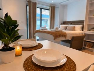 Luxury Penthouse Studio at The Hub with Rock Views - 9