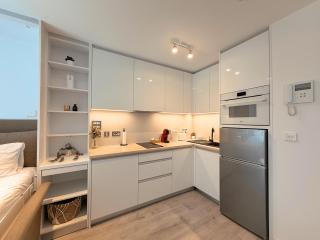 Luxury Penthouse Studio at The Hub with Rock Views - 8