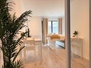 Luxury Penthouse Studio at The Hub with Rock Views - 2