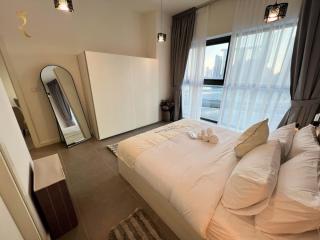Al Reem Skyline 1BR - Stylish Luxe Retreat - 2