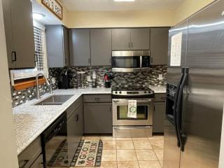 Paradise at the Pointe Walk In - 9