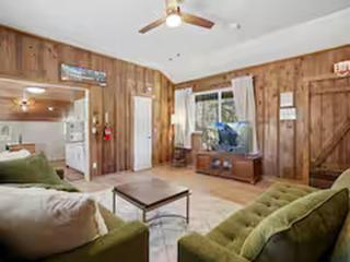 Stylish Woodland Cabin w Private Hot Tub & Patio - 8