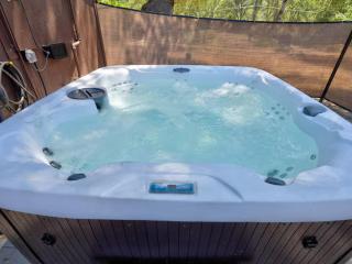 Stylish Woodland Cabin w Private Hot Tub & Patio - 6