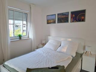 Apartment am Hochschulcampus Rosenheim - Balkon und Küche - 4