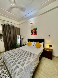 Entire Room near Medanta &metro - 3