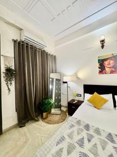 Entire Room near Medanta &metro - 5