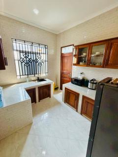 Kate 2-Bedroom Airport Residence - 3