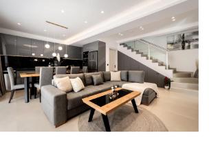 Jay Home - 9