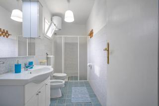 Riva Di Mare Apartment with Balcony Near The Sea - Happy Rentals - 5