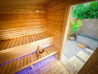 Skylark House Padstow, Stylish Victorian Townhouse, Private Sauna, Cold Plunge and Log Burner - 8