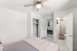 NEW 5BR Home Pool BBQ 8 min to Strip - 1