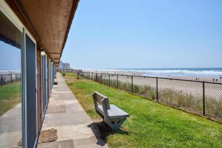 Premium Ground Floor Beachfront Condo Suite - Sleeps 5 - Pool and Sauna - 6