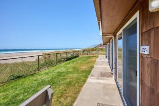 Premium Ground Floor Beachfront Condo Suite - Sleeps 5 - Pool and Sauna - 5