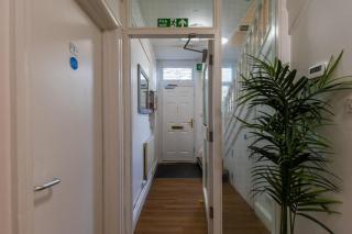 Trinity - Double Room 20 mins walk to centre, TV, kitchenette, shared bathroom - 5