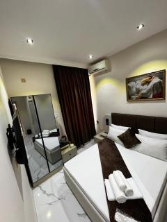 Old Cafe boutique Hotel - 8