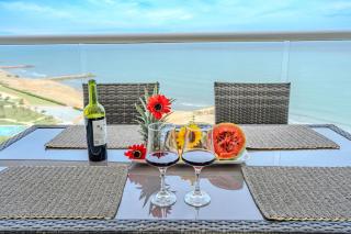 Mar de Luna en Apartamento en Cartagena Beach Resort cerca a la playa con piscina y jacuzzi - 0