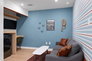 Trendy 1BR Sleeps 4 with Free Parking - 0