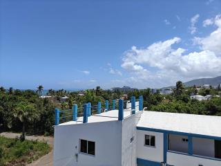 Ocean View 1BR with Rooftop Pool Costambar - 3