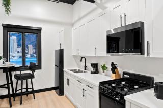 Modern Downtown Stay Near Top Attractions - 8