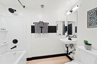 Modern Downtown Stay Near Top Attractions - 7