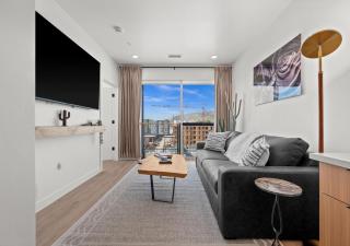 Luxe SLC Downtown Stay Pool Sauna Parking Views - 6