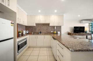 Location at Its Best - Ocean Views & Private Rooftop - 1