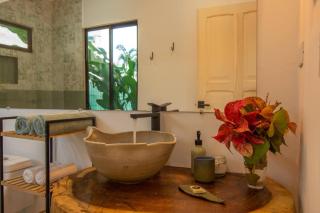 Namaitamí Casa Hermosa con AC y piscina a Solo 650 Metros del Parque Nacional Cahuita - 4
