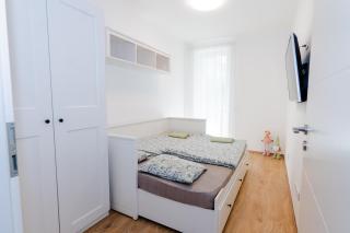 Lakeside Apt with B'fast, Bp 10min - 5