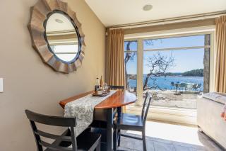 Endless Coastal Views Peaceful B&B in Nanoose Bay - 6
