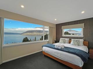 The BIGGEST & BEST VIEWS 3 Bedrooms WALK To Town - 2