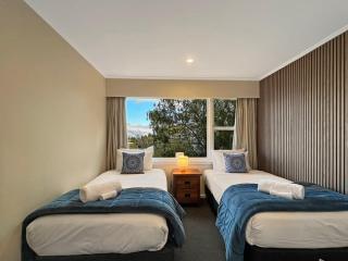 The BIGGEST & BEST VIEWS 3 Bedrooms WALK To Town - 1