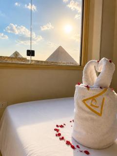 Queens Isis Pyramids View - 4