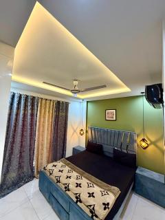 Zameen opal luxury apartments - 1