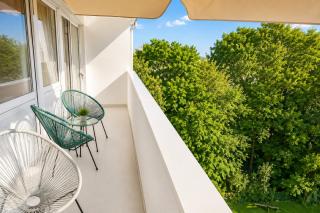 Geräumige Ferienwohnung mit Parkplatz direkt an der S-Bahn nach München - 1