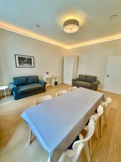 Premium Renovated Central Apartment - 7