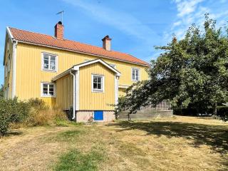 10 person holiday home in MARIANNELUND - 0