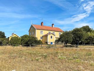 10 person holiday home in MARIANNELUND - 2
