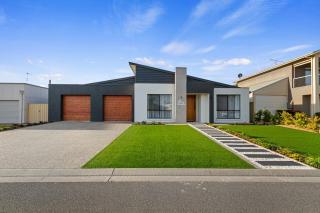 Villa Port Hughes - Luxury 4 Bedroom Home in Port Hughes - 0