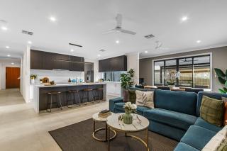 Villa Port Hughes - Luxury 4 Bedroom Home in Port Hughes - 3