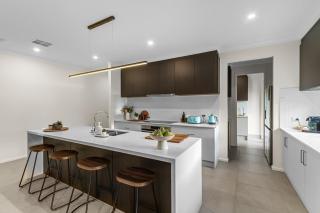 Villa Port Hughes - Luxury 4 Bedroom Home in Port Hughes - 1