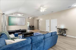 Emerald Coast Escape, 85” TV, Entire Home - 0