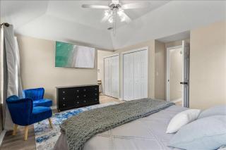 Emerald Coast Escape, 85” TV, Entire Home - 9