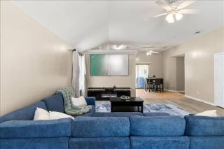 Emerald Coast Escape, 85” TV, Entire Home - 4