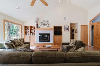 Cozy home near SHARC has AC with a large deck and gas grill - 5