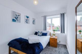 3BR Near York Centre, Free Parking & WiFi - 2