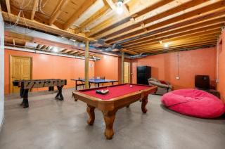 Dog-friendly 6-acre 5BR 3BA home, game room, deck, Wisconsin Dells 10min - 6