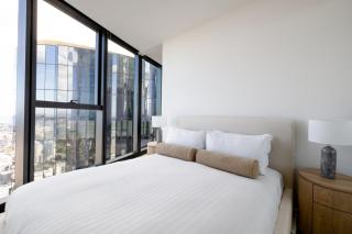 Skyline Views Apt with Pool Gym in Southbank - 2
