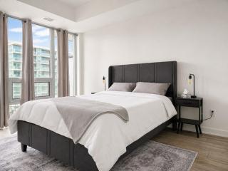 Premium Furnished 1BR Near Clarkson GO with Parking - 9