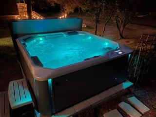 Book the Lodge-Pool-hot tub 4 king 14 bed dine 24 - 9